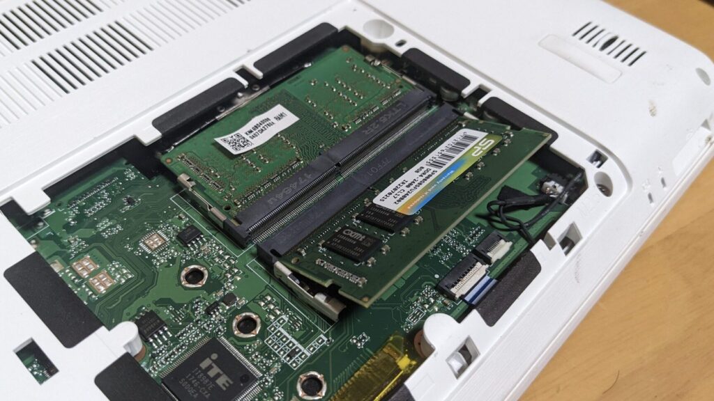 HDDから容量の小さなSSDにクローンして換装する(Acer Gateway NE574-H14G/F) 1 hdde3818be38289e5aeb9e9878fe381aee5b08fe38195e381aassde381abe382afe383ade383bce383b3e38197e381a6e68f9be8a385e38199e3828befbc88acer gateway n